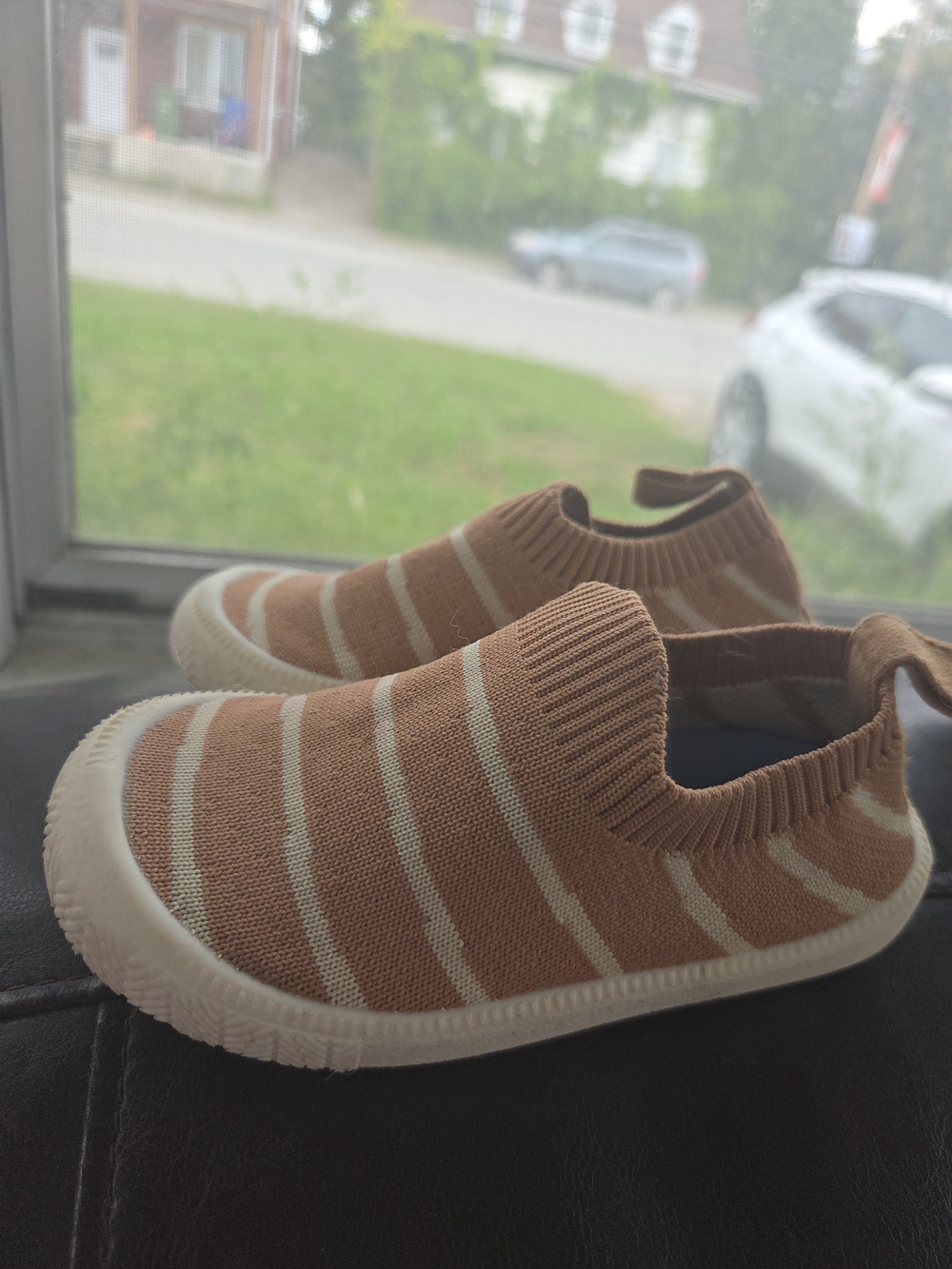 Jan & Jul Kids Slip-On Knit Sneakers in Tan and White Stripe Size 7
